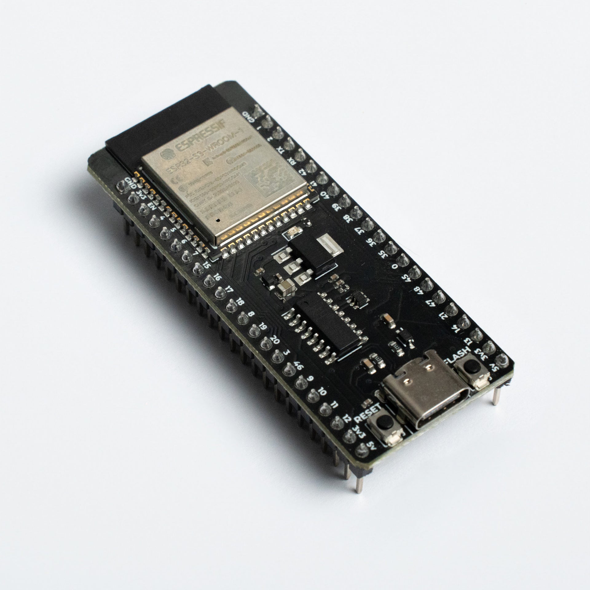 בקר ESP32-S3 עם Wi-Fi ו-Bluetooth
